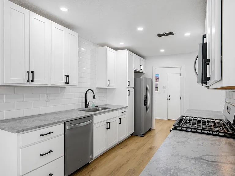 4916 Sereno Dr NE — Photo 3