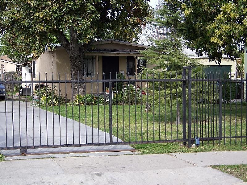 1st image of 635 E 105th St