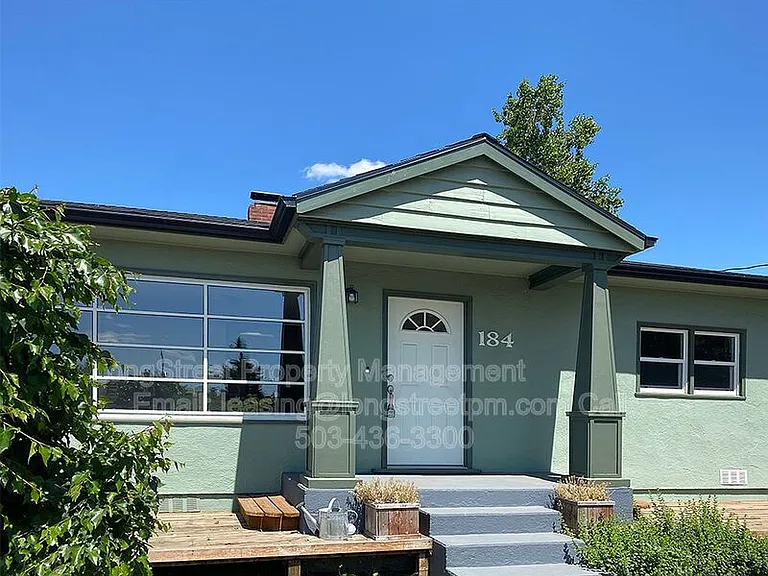 184 Gwinn St W — Photo 3
