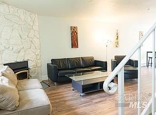 5th image of 1090 Eleanor Avenue