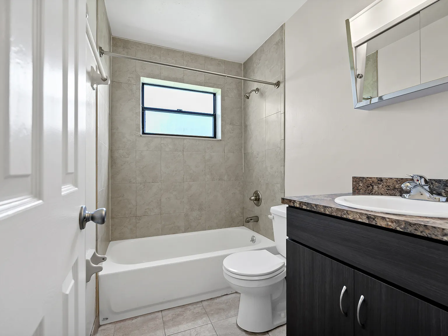 2 bed, 1.5 bath, 900 sqft, $1,295 — Photo 4
