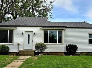 110 E Park Ave, Deer Creek, IL 61733