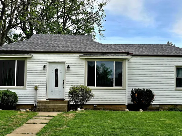 110 E Park Ave, Deer Creek, IL 61733