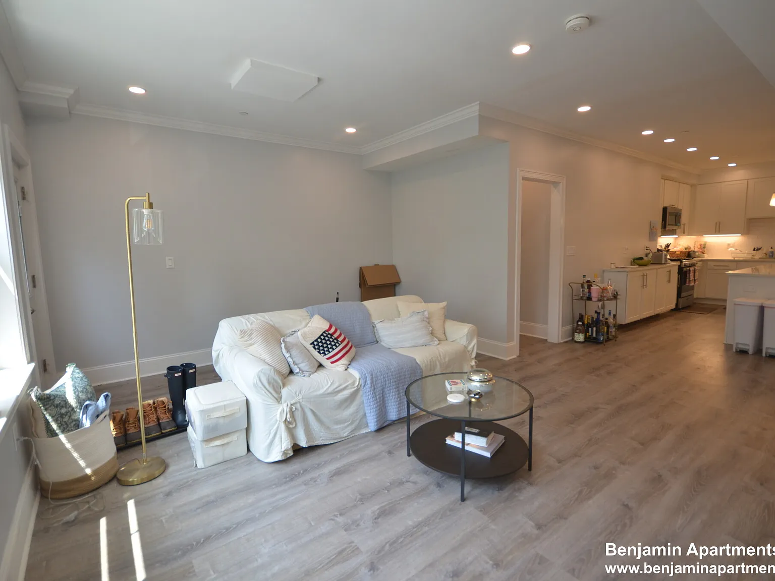 4 bed, 9999 sqft, $5,000 — Photo 3