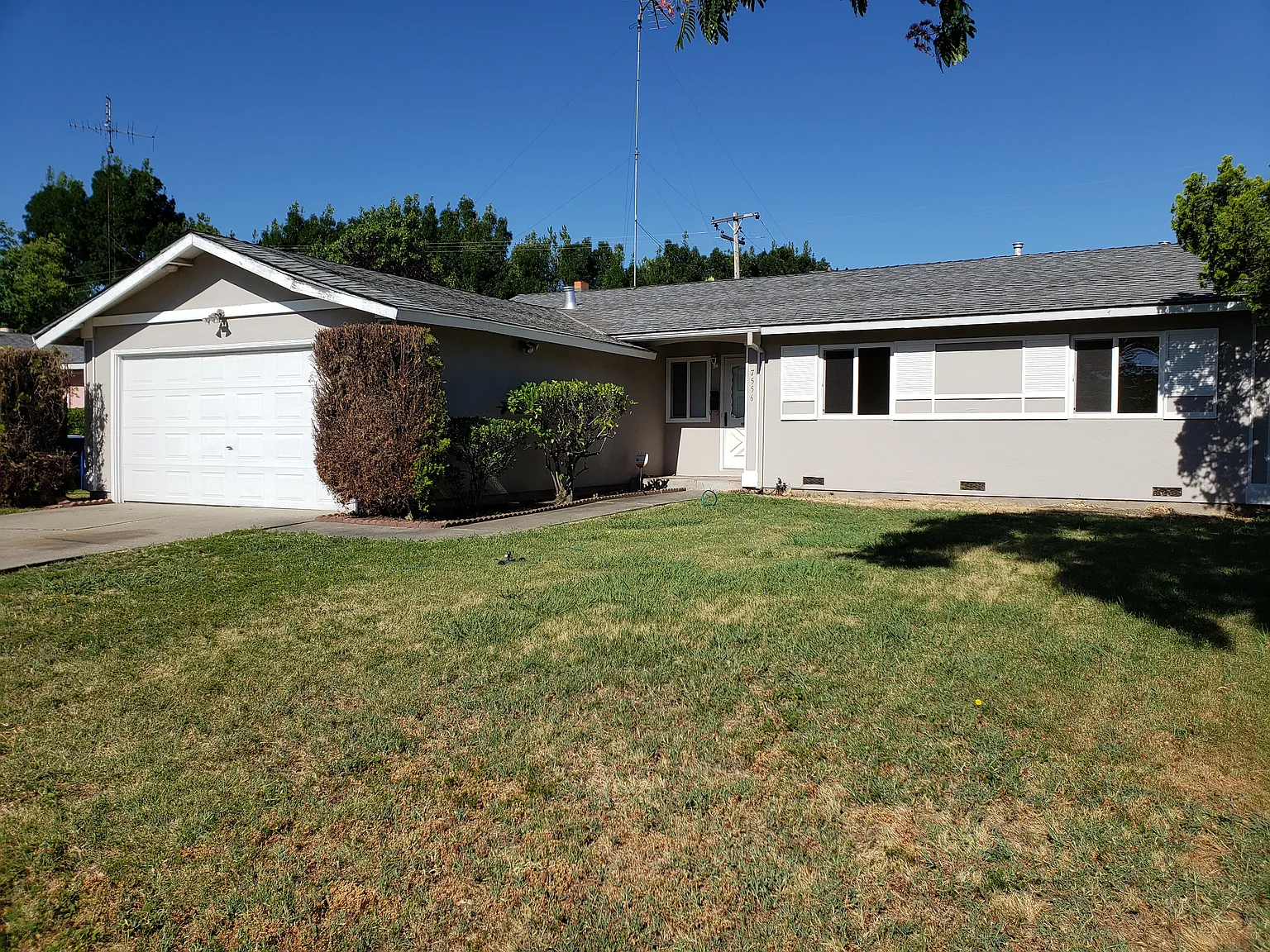 7556 Twilight Dr photo 1