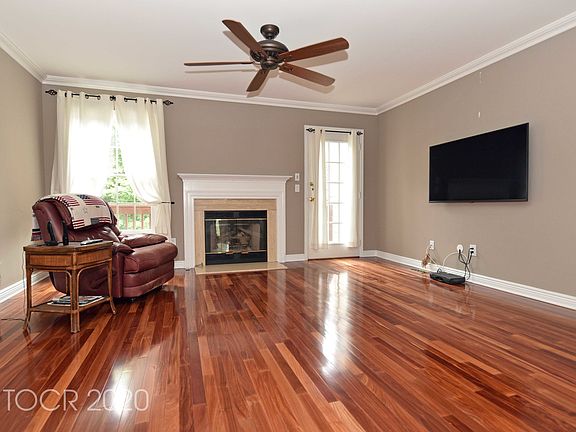 4th image of 644 Richmond Ct