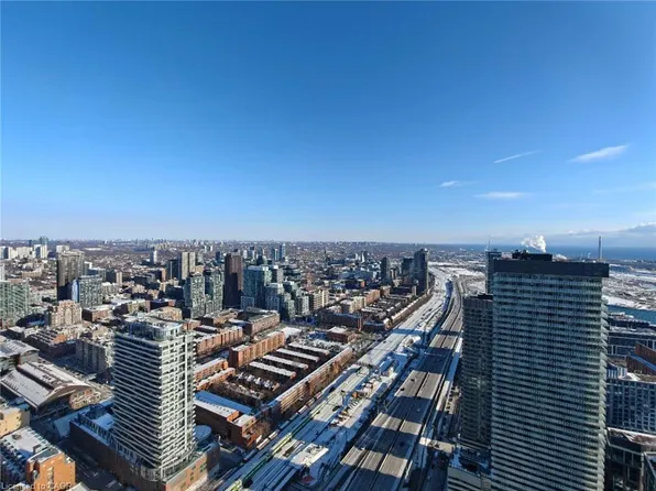 55 Cooper St Suite 6008, Toronto, ON M5E 0G1