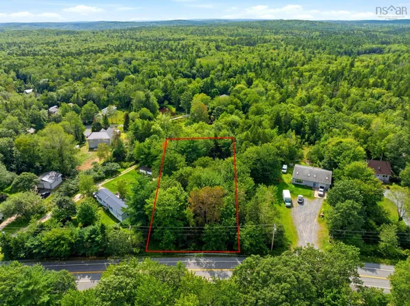 2282 Beaver Bank Rd, Beaver Bank, NS B4G 1E4