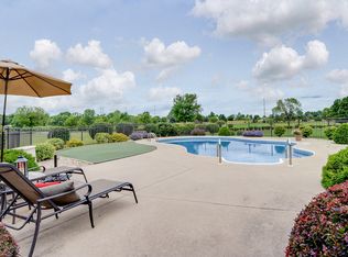 3 N Royal Oaks Dr, Bristol, IL
