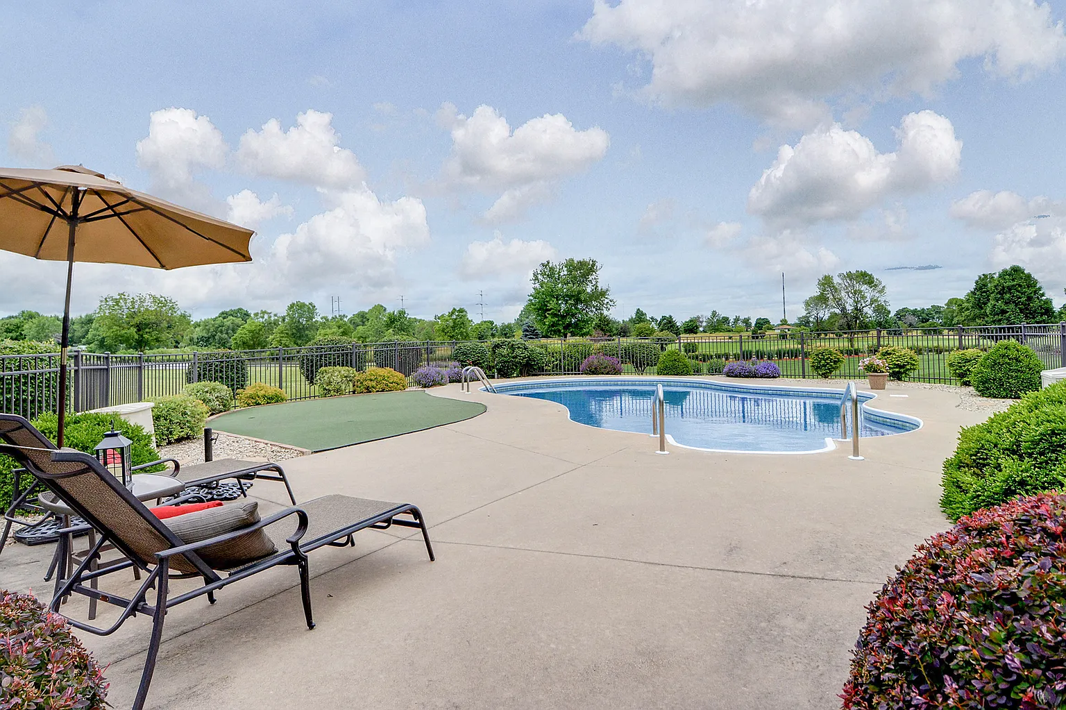 3 N Royal Oaks Dr photo 1