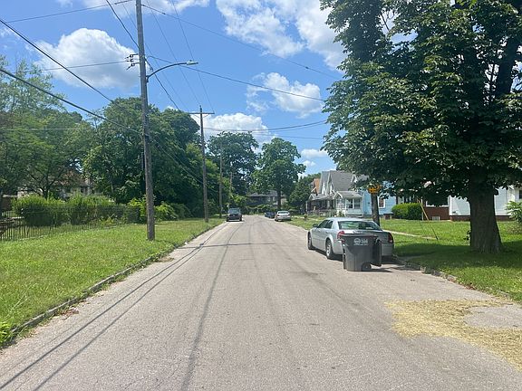 5th image of 43 Bronson Ave