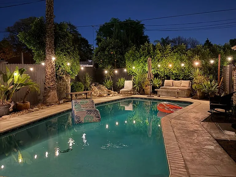 6254 Agnes Ave — Photo 1