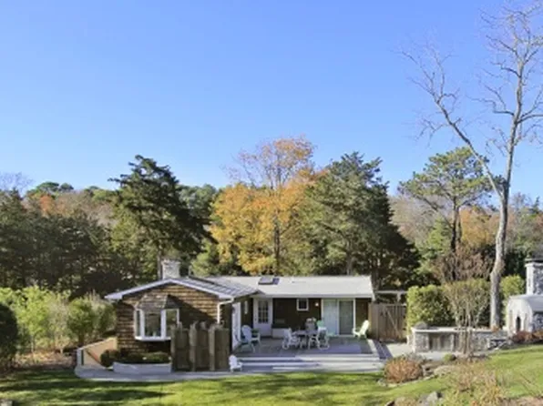 6 Cedar Dr, Southampton, NY 11968