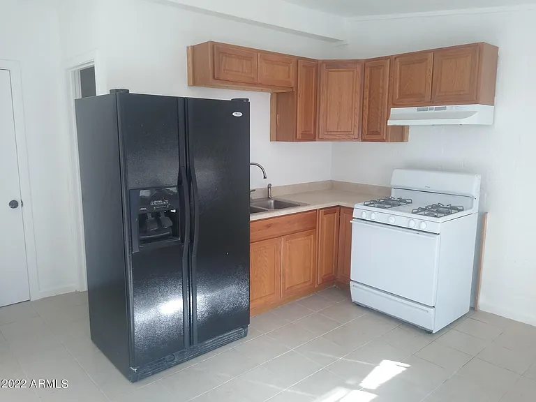 1627 E Pinchot Ave — Photo 10