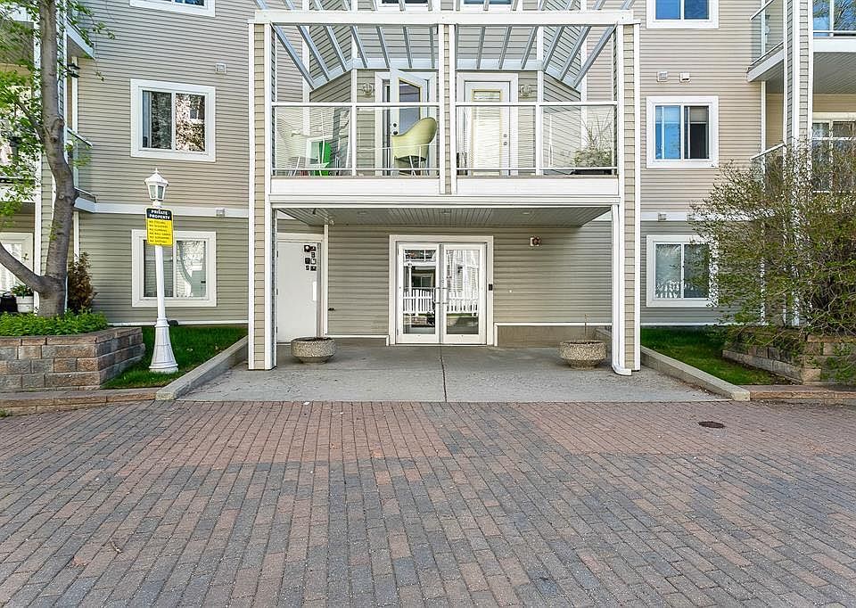 1st image of 290 E Shawville Way SE #305