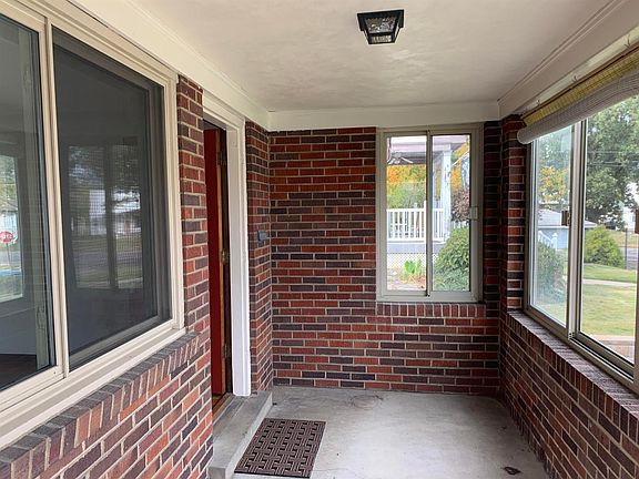 3rd image of 3927 Orchard Ave