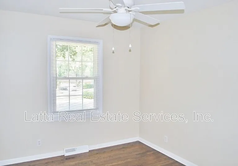 804 NW South Summit Cir — Photo 10