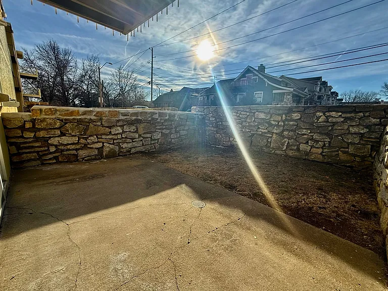 Grotto - 4443-4455 Jefferson St. — Photo 22