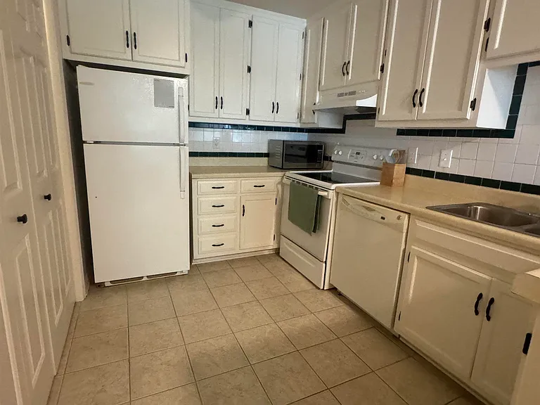 2132 Belle Grove Dr SW — Photo 16