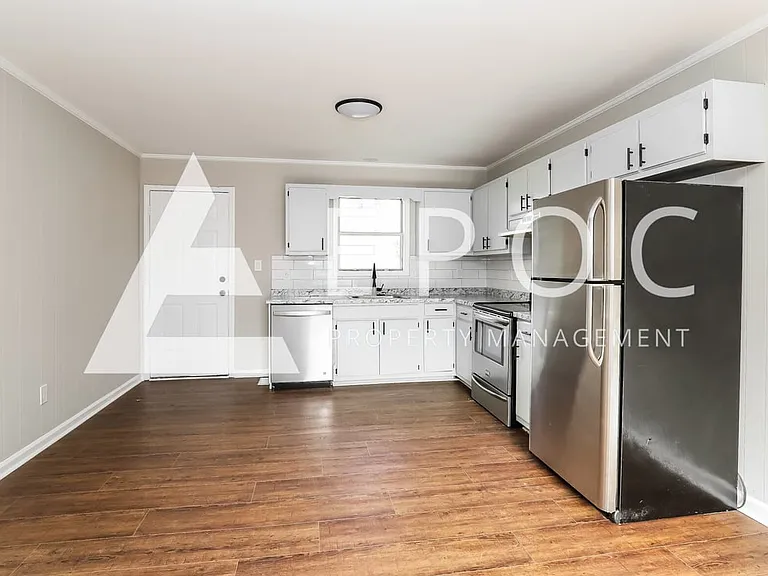 634 S Elm St #B — Photo 4