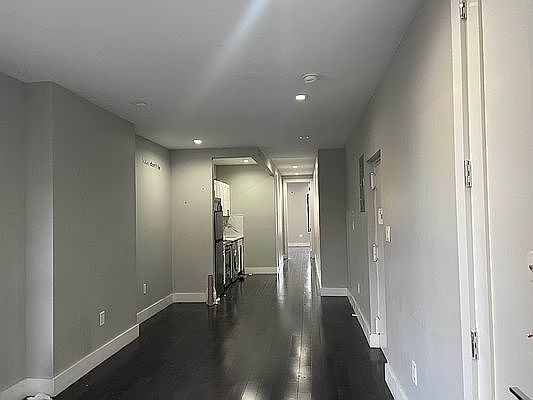 2nd image of 291 Pleasant Ave APT 5D
