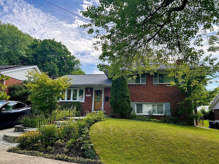 10213 Conover Dr — Photo 2