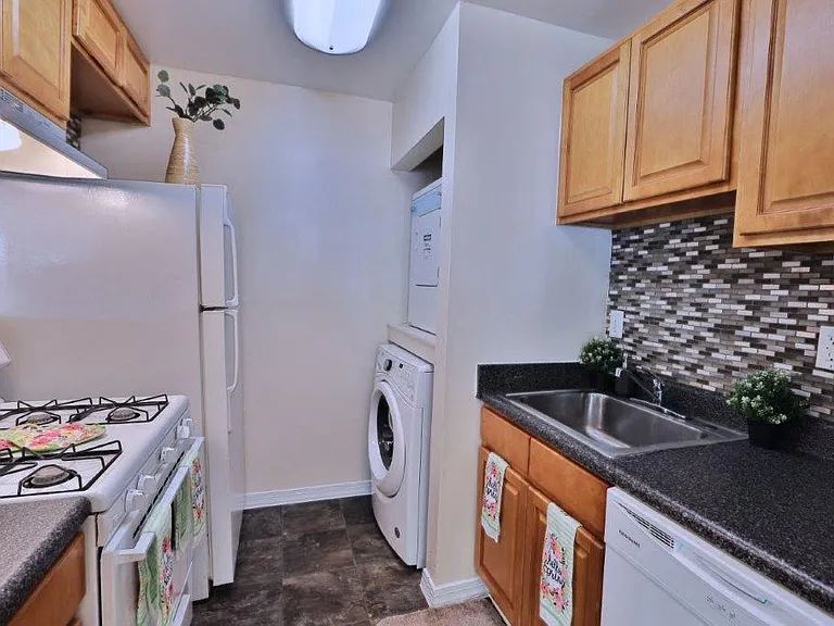 Harbor Place Apartment Homes — Photo 2