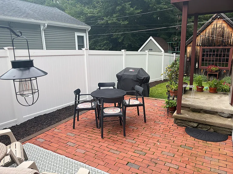22 Hill St — Photo 3