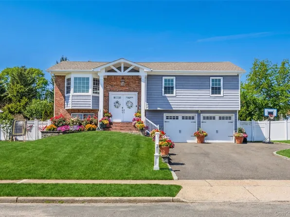 22 Marquette Drive, Smithtown, NY 11787