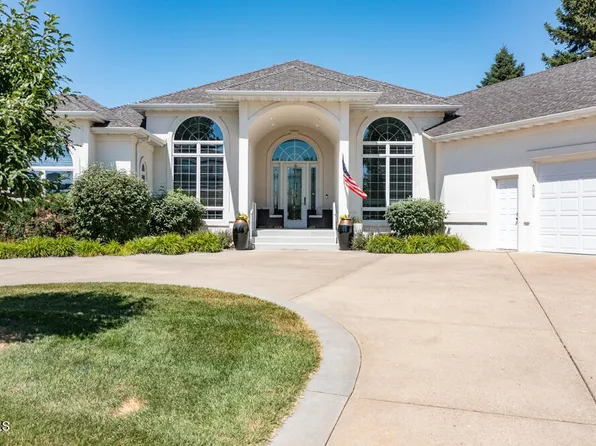 1506 Galleon Pl, Bismarck, ND 58504