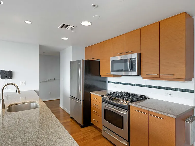 1500 SW 11th Ave #2401 — Photo 3