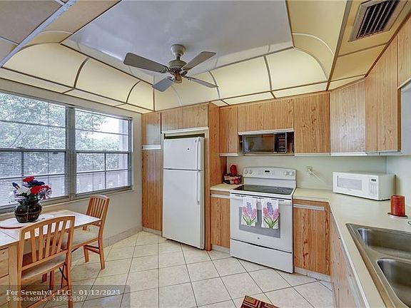 3rd image of 2101 Lucaya Bnd APT E3