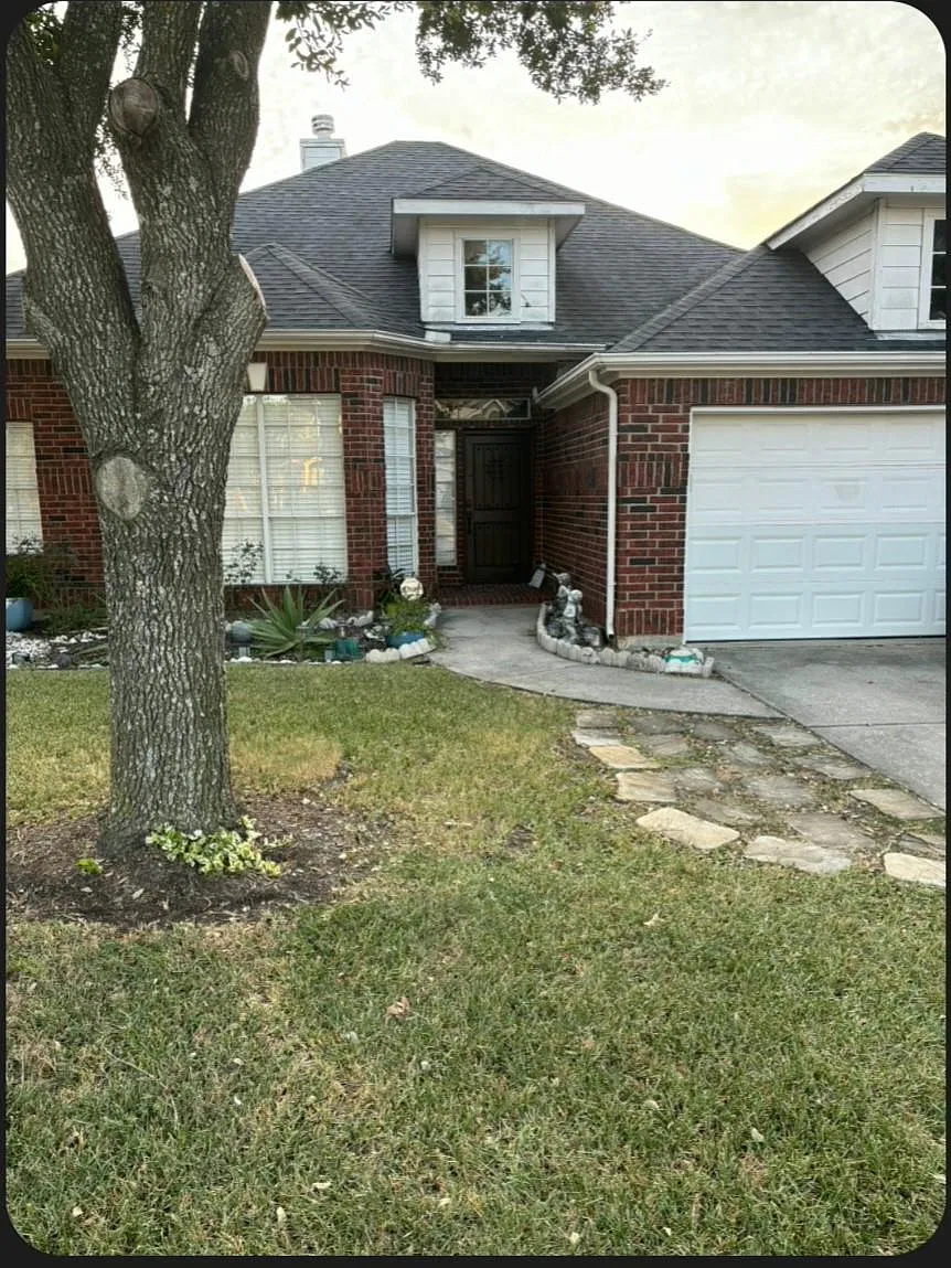 3 bed, 2.5 bath, 2448 sqft, $2,195 — Photo 2