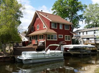 16 Lakeshore Ct, Madison, WI 53715