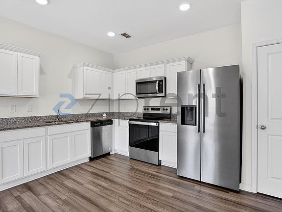 3rd image of 173 Swindon Dr