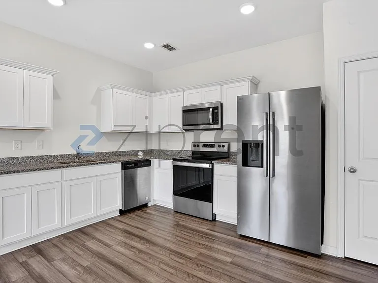 173 Swindon Dr — Photo 3