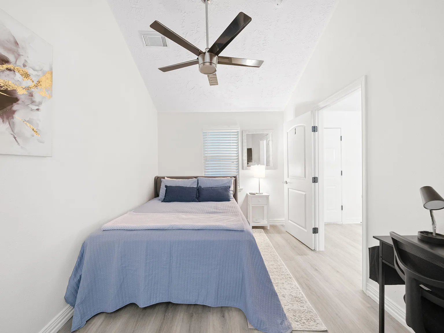 4 bed, 2.0 bath, 1645 sqft, $979 — Photo 1