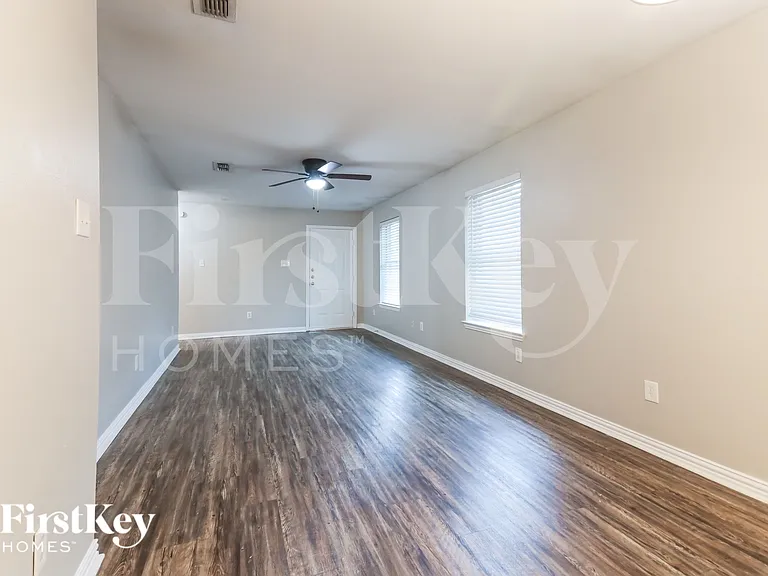 1607 Coleman St — Photo 5