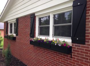 8 Crestwood Ct, Normal, IL 61761