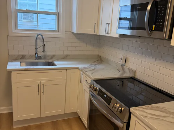 153 Bradford St APT 1B, Bristol, RI 02809