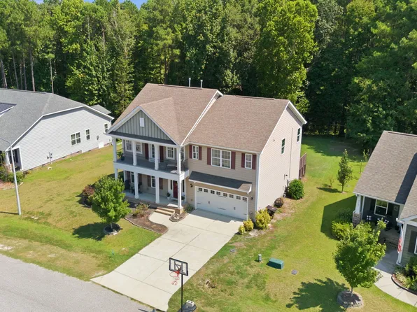 8109 Fieldcrest Ln, Fuquay Varina, NC 27526