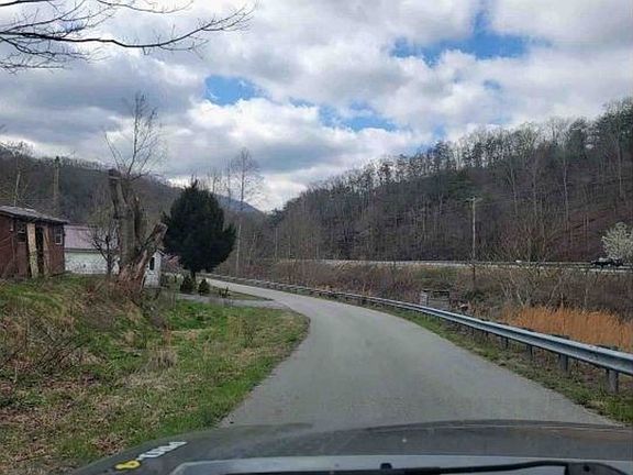 Exterior Neighborhood (street photo)