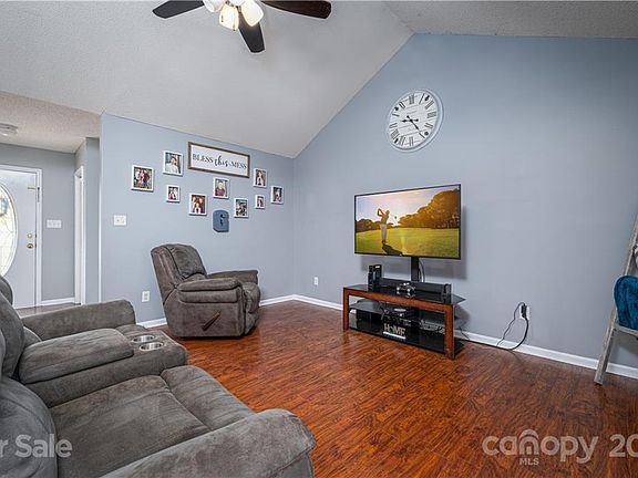 3rd image of 108 Landing Ct