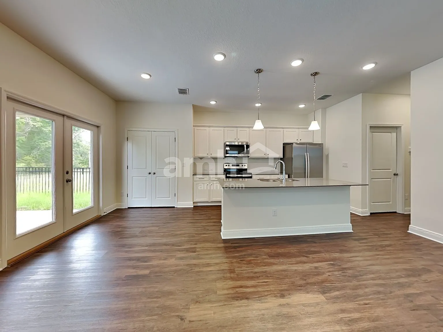 4 bed, 2.5 bath, 1977 sqft, $2,655 — Photo 3
