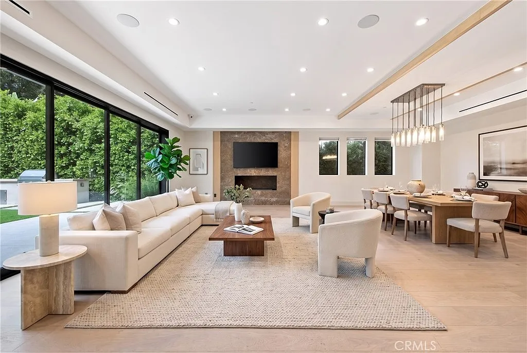 5 bed, 5.5 bath, 3634 sqft, $15,500 — Photo 2