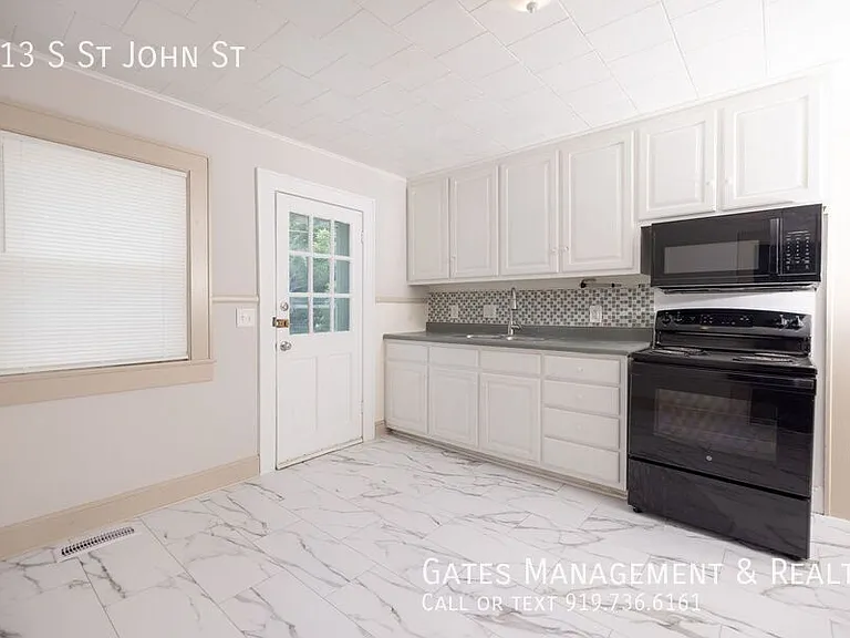413 S Saint John St — Photo 5