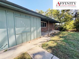 6101 NW Bell Rd, Parkville, MO 64152