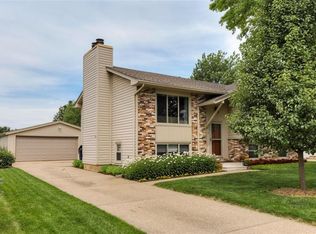 4524 70th St, Urbandale, IA 50322