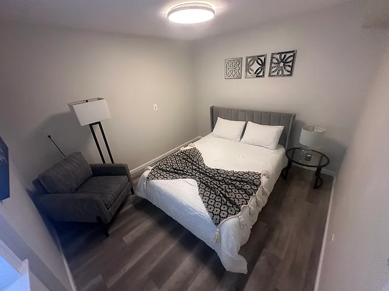 307 Ebaugh Dr SE — Photo 3