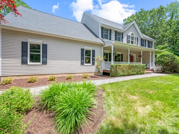 62 Hampton Court, Southbury, CT 06488